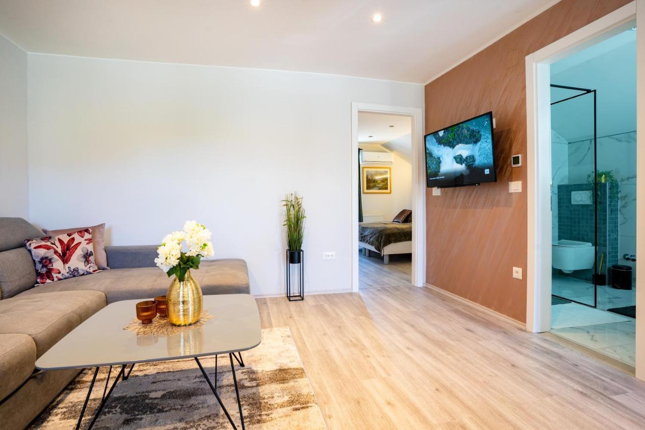 Deluxe Apartments Franjkovic Seliste Dreznicko Ngoại thất bức ảnh